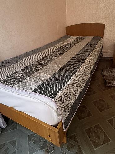 Односпальные кровати: Односпальная кровать, Б/у, С матрасом, длина - 195 см — 1