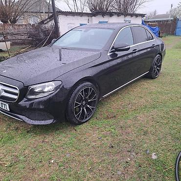 Mercedes-Benz: Mercedes-Benz E-Class: 2 l | 2017 il Sedan — 4