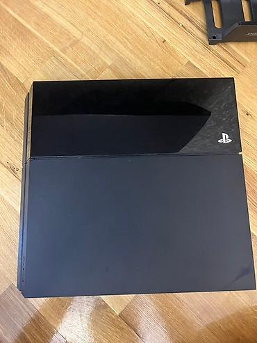 3 d panel: Sony PlayStation 4 paketi diskde var football 2 dene Tərkib: - PS4 — 6