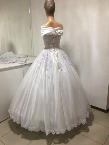 свадебные и вечерние платья: Сдаю платье свадебное
размер 40-44
w/p