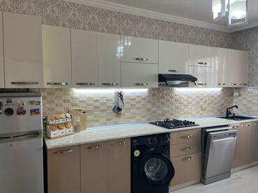 Mətbəx mebeli akrildən 4.5 ölçüdə ideal vəziyyətdə 600 manat moyka qaz