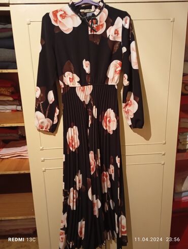 платье на узатуу: Вечернее платье, Длинная модель, С рукавами, 3XL (EU 46)