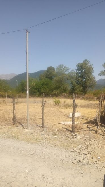 ələt torpaq: Bu torpaq sahəsi kənd mühitində sakit və əlverişli bir yerdə yerləşir