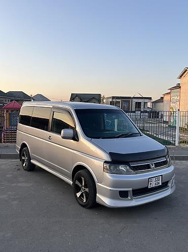 вмятина на машине: Honda Stepwgn: 2003 г., 2 л, Автомат, Газ, Минивэн — 1