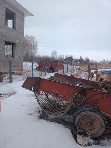 тракторы беларус 82 1: МТЗ 82 Беларус трактору шаймандары менен сатылат. (Пресс подборщик