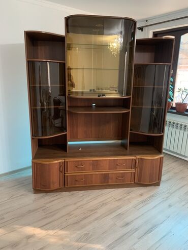 двухярустная детская кровать: Гарнитур для зала, Б/у, Тумба под ТВ, ДСП, Самовывоз, цвет - Коричневый