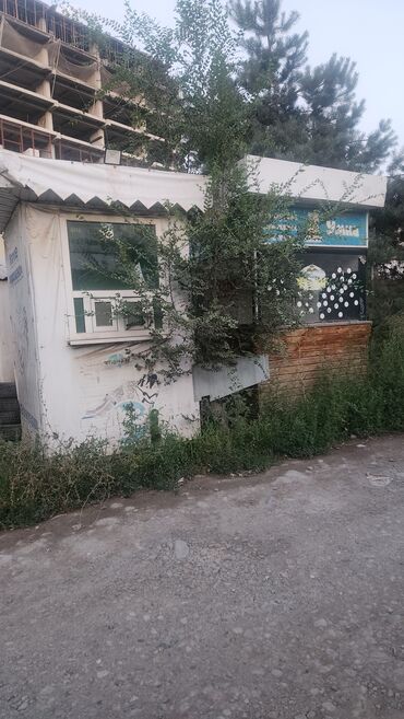 павильоны на продажу: Киоск из сборных конструкций, оснащенный окном выдачи и местом для