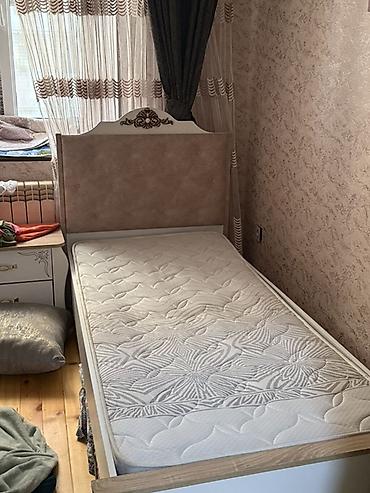 Çarpayılar: Bir nəfərlik çarpayı və döşək dəsti - Ölçü: təxminən 90x190 sm (bir — 5