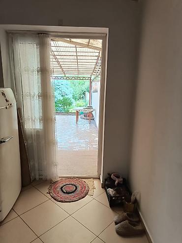 Продажа коттеджей и домов: 4 комнаты, 180 м², 7 соток, Бишкек, Аламединский рынок / базар Собственник — 18