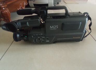 Видеокамеры: Продаю: Профессиональная VHS Видеокамера Panasonic M25. Родной кейс