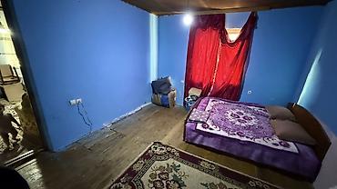 1 комнатная квартира в новостройке: Tecili satılır razılaşmaq olar Həyət evi satılır. Evdə 2 yataq otağı — 2