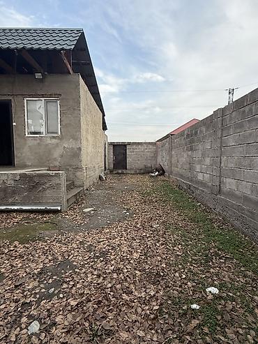 Продажа коттеджей и домов: 📍 В Сокулуке район церкви продается дом на участке 5 соток, 70 кв.м — 3