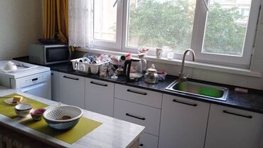 удобное расположение кухонной мебели: Кухонный гарнитур, Б/у, цвет - Белый, Самовывоз