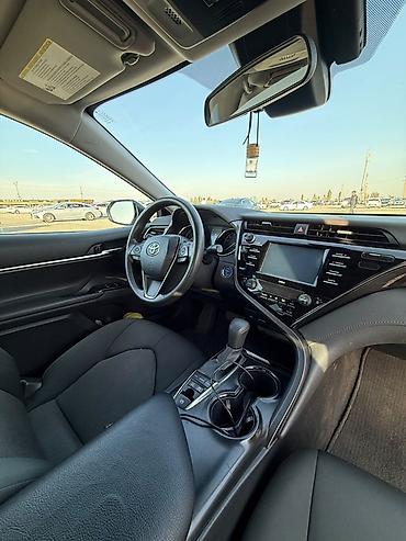 Toyota Camry: 2020 г., 2.5 л, Автомат, Гибрид, Седан