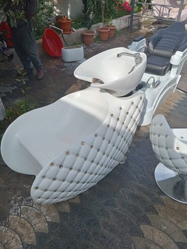 berde mebel salonu: Salon üçün satılır 4000 manat az istifade olunub qiymetde razılaşmaq