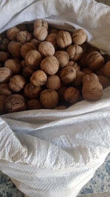 Другие продукты питания: Продаю орехи смешанные по размеру 100 сом за кг улица лебединовка