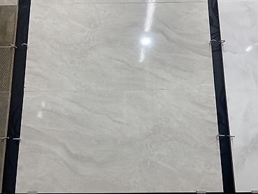 silver kitchen: Керамический гранит светло‑серого оттенка с мраморной прожилкой. - — 2