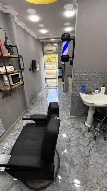 Kommersiya daşınmaz əmlakının satışı: Sumqayit seheri 8 ci mikrayon baki kucesi tam tam tam yol kenari 280 — 9