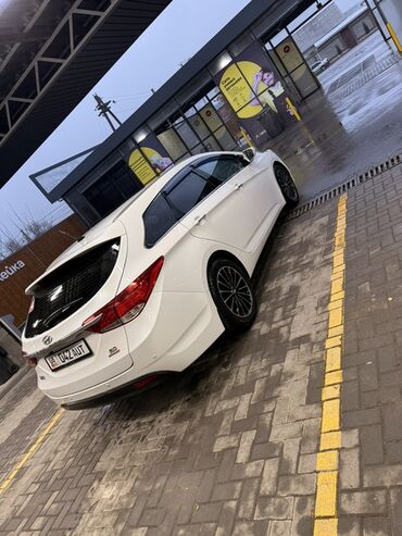 Hyundai: Hyundai i40: 2013 г., 2 л, Автомат, Бензин, Универсал — 4