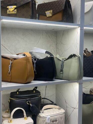 сумки для телефонов: Распродажа сумок по 1000с 
Цум 2 этаж С11 @suvanovashops