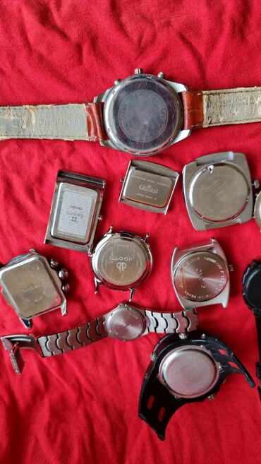 Ostali predmeti za kolekcionarstvo: Lot satova za 5000dinara,neki rade nekuma treba baterija