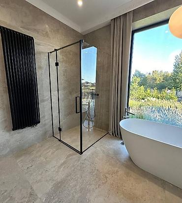 Душевые перегородки и ограждения: 🔹Душевые перегородки из безопасного стекла на заказ – это альтернатива — 7