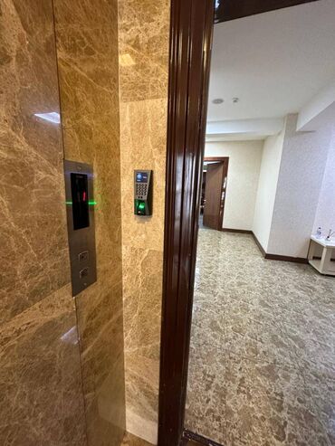 Ofislər: Xətai metrosunun arxası, 12 mərtəbəli plazanın 12 ci mərtəbəsində — 19