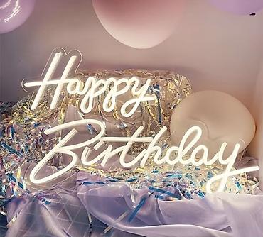 sto za tapete: LED neonski natpis “Happy Birthday” - Svetleći natpis u modernom — 2