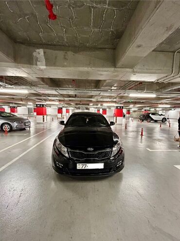 Kia: Kia Optima – qara rəng, sedan kuzov. Şəhərdaxili və magistral yollarda — 3