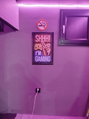 PS5 (Sony PlayStation 5): - PlayStation 5 oyun zonaları: böyük divar TV-ləri, rahat oturacaqlar — 10