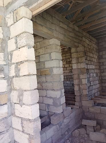 məmmədli ev: Satılır: yarımçıq tikili şəxsi həyət evi - Tikinti materialı — 1