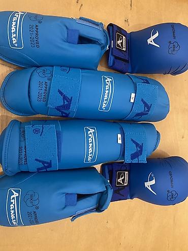 Əlcəklər: Arawaza WKF təsdiqli karate qoruyucu dəsti – mavi rəng. Komplekt: - — 1