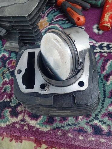 Sbor motorlar və silindr başlıqları: Salam Tufan Isqilal motorun motor hissesinde olan parçalar tam saz — 8