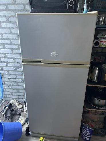 mini refrigerator: Холодильник двухкамерный, классический формат с верхней морозильной — 1