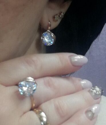 Наборы украшений: Позолоченный ювелирный комплект кольцо и серьги с фианитом. Комплект — 7