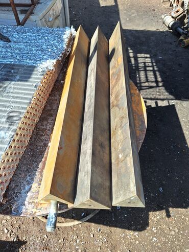 Тиски: . редуктор алюминиевый. автомат рубильник на 630 ампер at lalafo.kg — 4 Тиски: . редуктор алюминиевый. автомат рубильник на 630 ампер — 4