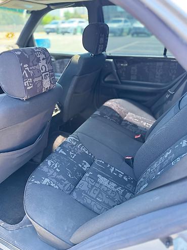 e 39: Mercedes-Benz E 240: 2.4 l | 1998 il Sedan — 8