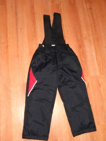 Jakne, kaputi i prsluci: Ski pantalone za decu od 0 do 6 godina

cena od 900 do 2000 din — 9