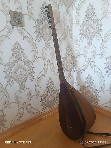 azerbaycan gitara mahnilari: Saz – klassik Azərbaycan xalq çalğı aləti - Korpus: təbii ağacdan — 1