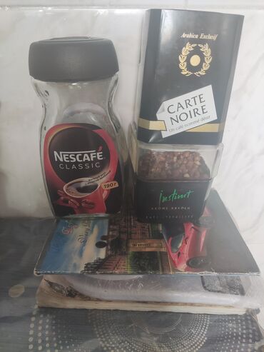 Digər qida məhsulları: Bu şüşə qab quru kofe saxlamaq üçün nəzərdə tutulub. Üzərində "Nescafe