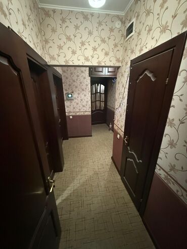 пол дома бишкек: 4 комнаты, 94 м², 105 серия, 3 этаж, Евроремонт