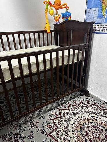 детскую кравать: Детская кроватка LA Baby из темного дерева. Матрасик в подарок - — 3