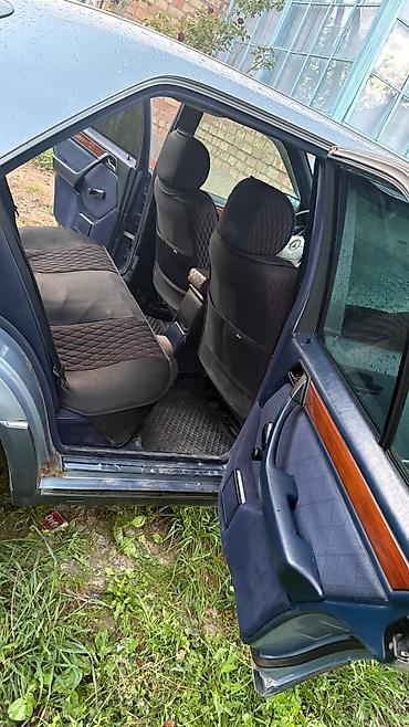 x class: Mercedes-Benz E-Class: 1993 г., 2 л, Механика, Бензин, Седан — 4