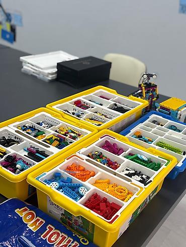 Ofis dəst mebeli: Ofis mebelləri dəsti - Resepsiyon stolu: Ön hissəsi ağ və taxta — 5