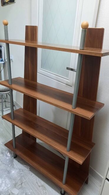 книжные стеллажи: Продам б/у полку. 1.30м высота х 25 см х 90 см. Лдсп и железо