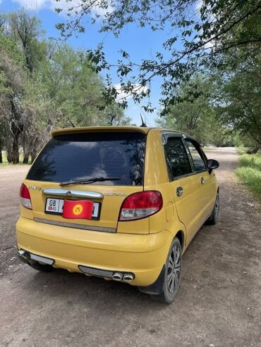 зимние шины на матиз купить: Яркий желтый хэтчбек Daewoo Matiz, идеально подходящий для городских