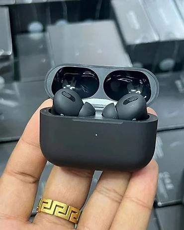 Qulaqcıqlar: Qara rəngli simsiz Bluetooth qulaqlıq və şarj qutusu. In-ear silikon — 3