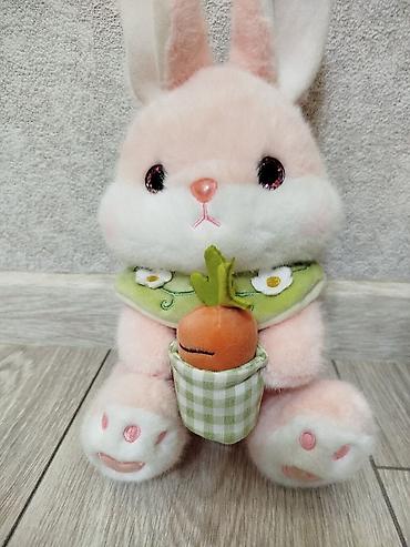Игрушки: Мягкие игрушки — розовые зайчики 1) Большой зайчик в подарочной — 11