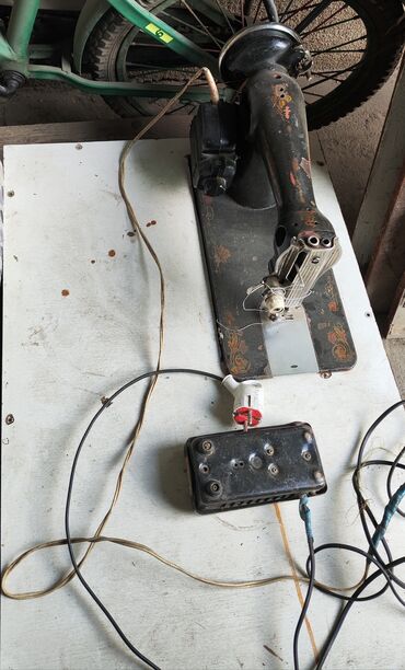 ручная швейная машинка старого образца: Швейная машина Электромеханическая, Ручной