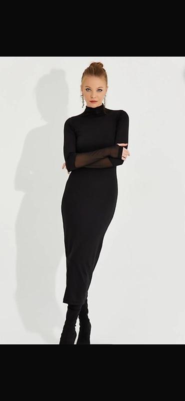 Qadınlar üçün qara rəngli geyim – klassik və minimal dizayn. 1 dəfə